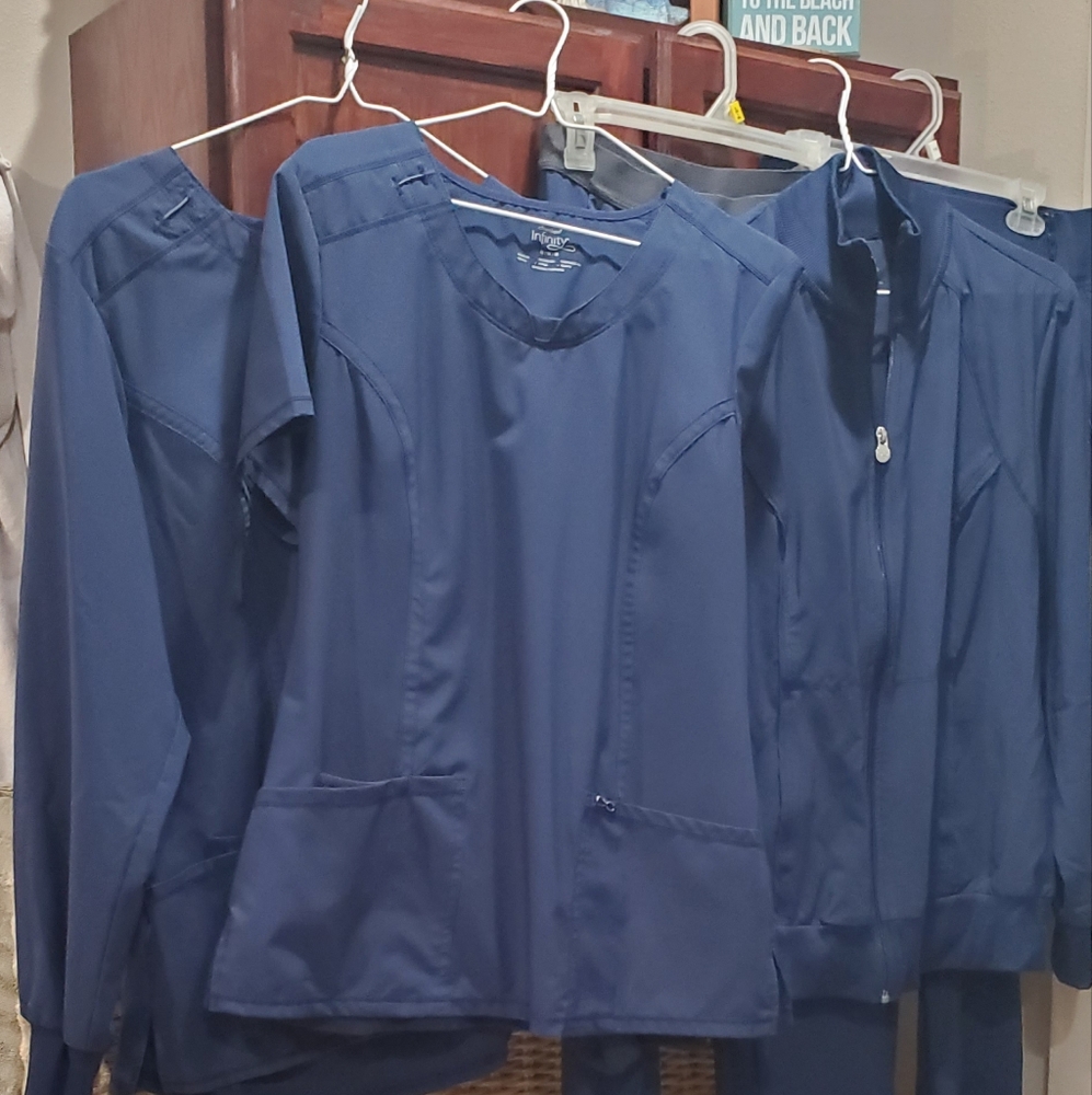 Navy Blue 5 Piece Scrub Set. 2 Style Pants,long Sleeve,short Sleeve And Jacket